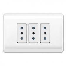 Enchufe Triple 2P+T 10A Blanco