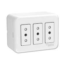 [69433-2] Enchufe Triple S/Puesto 2P+T 10A Blanco